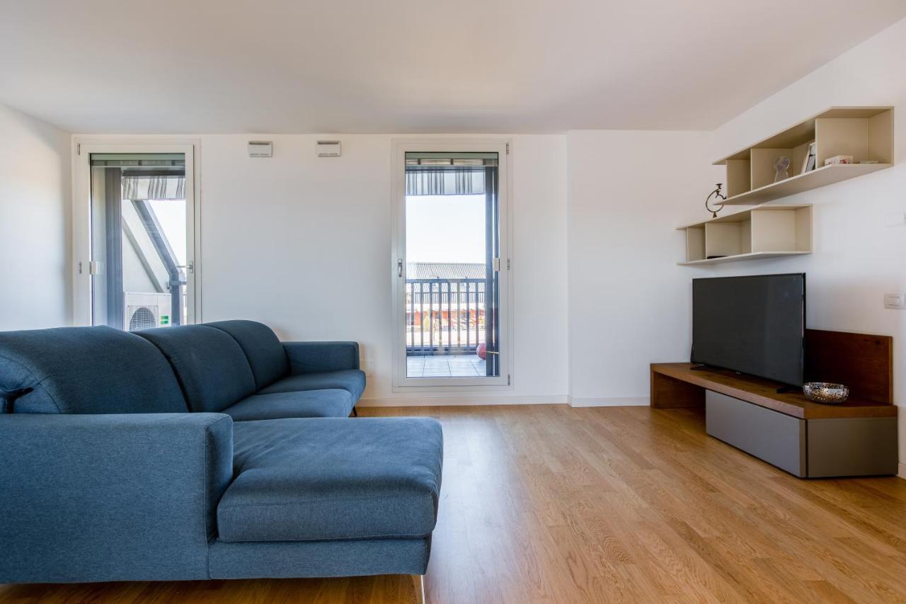 Modern Apt With Terrace, Wifi & Ac Милан Экстерьер фото